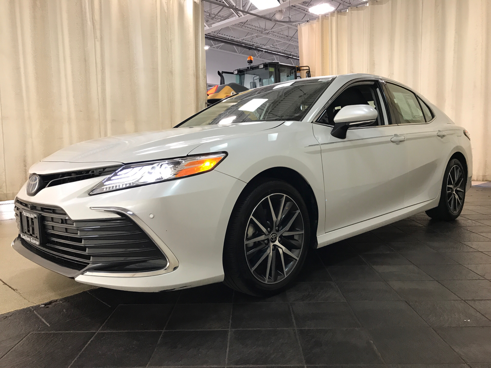 2024 Toyota Camry Hybrid XLE 5