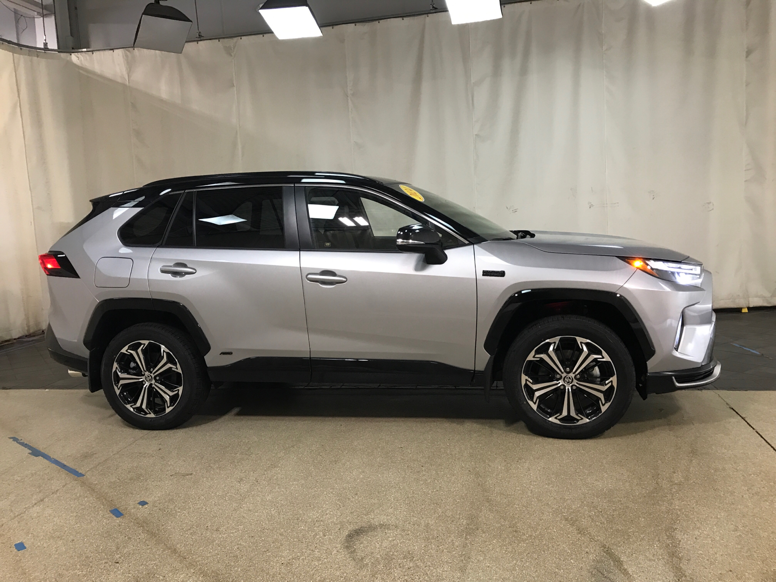 2024 Toyota RAV4 Prime XSE 2