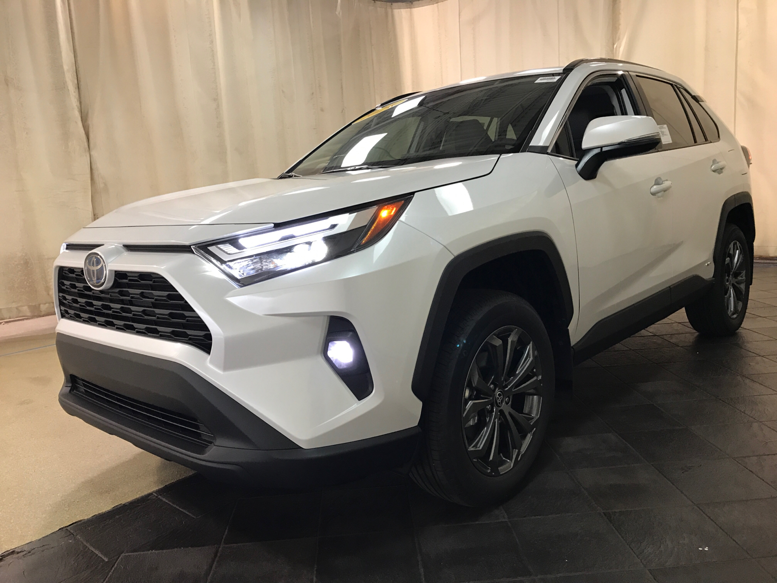 2024 Toyota RAV4 Hybrid XLE Premium 5