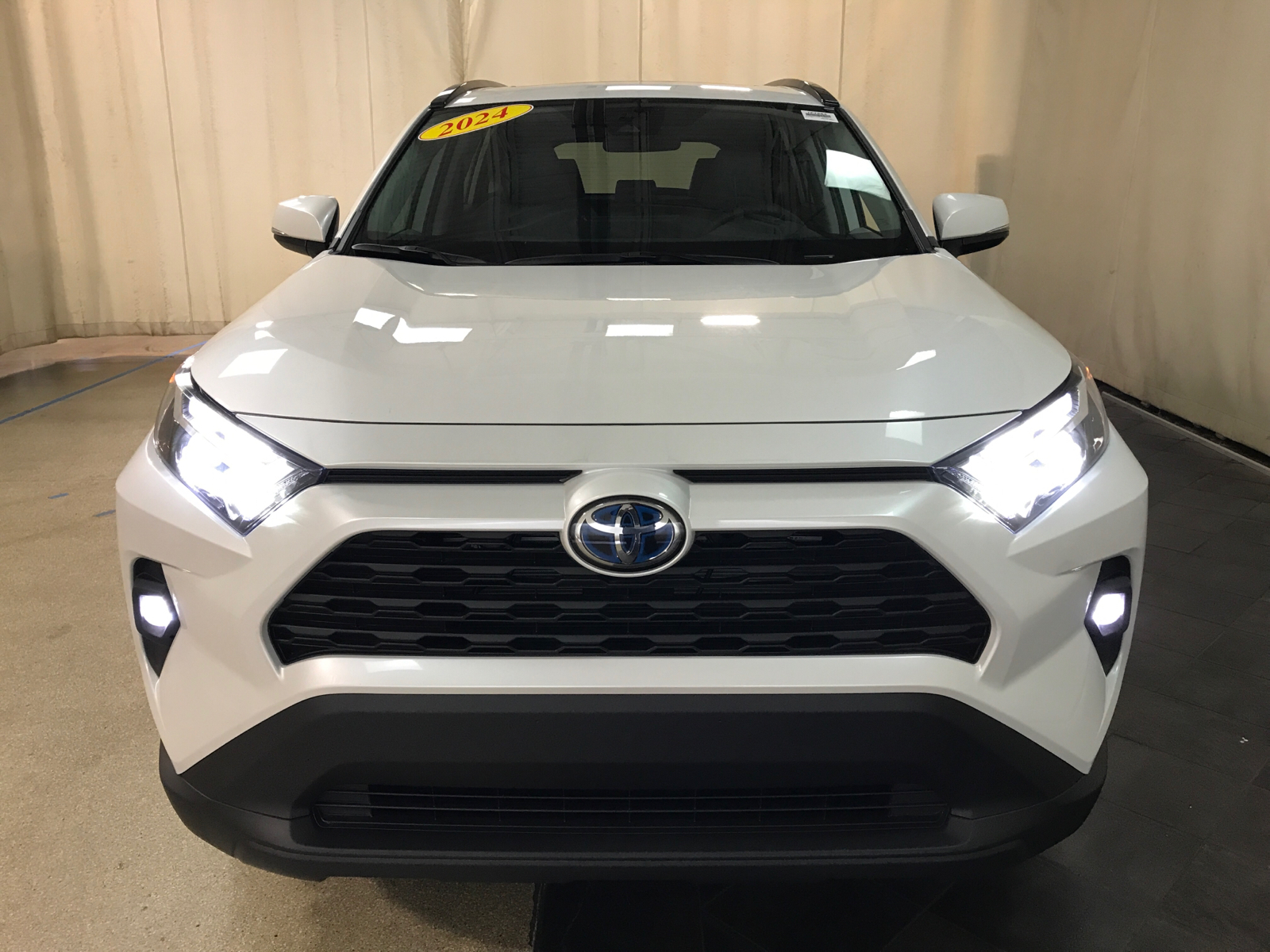 2024 Toyota RAV4 Hybrid XLE Premium 29