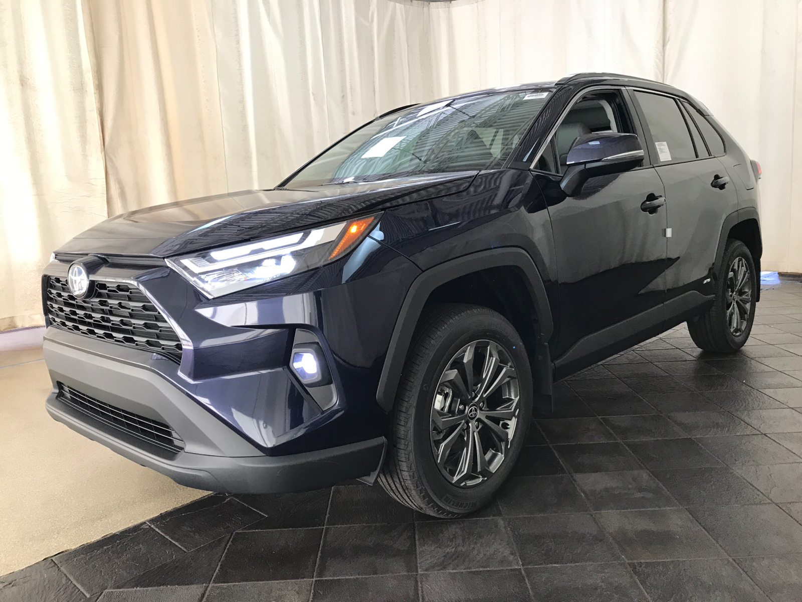 2024 Toyota RAV4 Hybrid XLE Premium 5