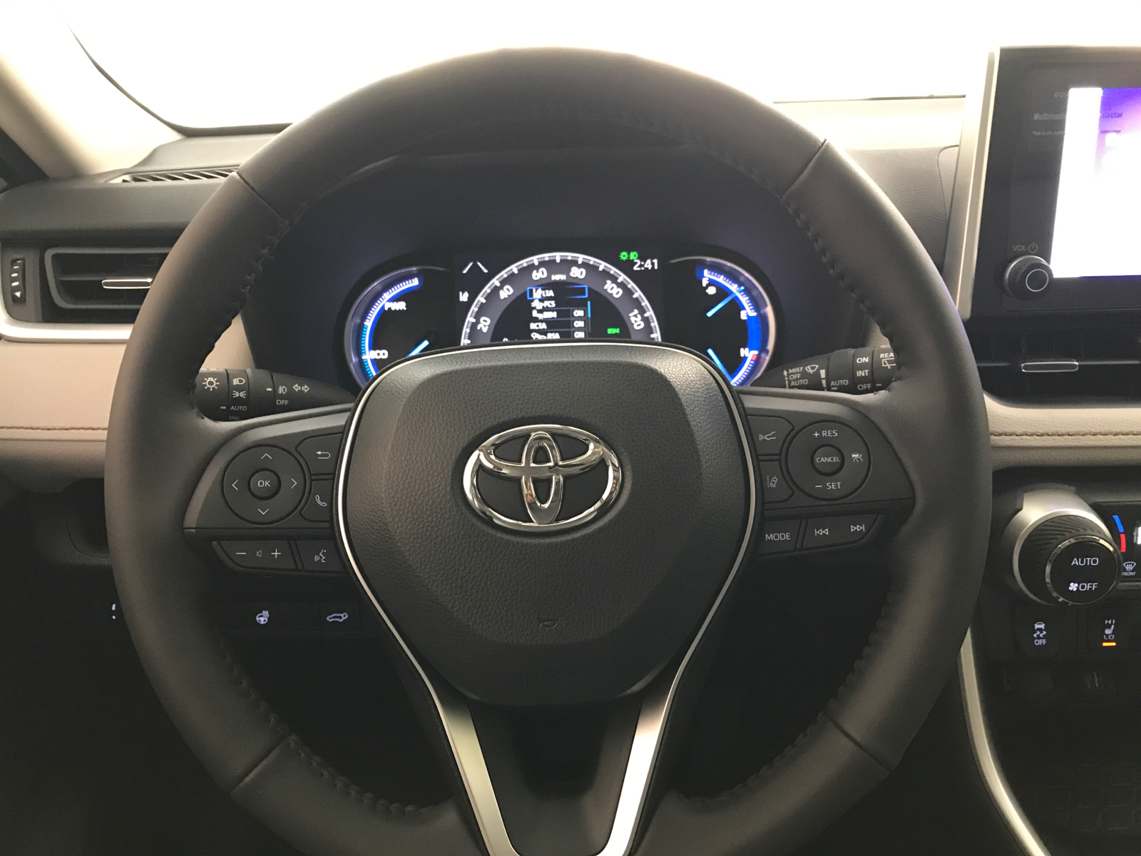 2024 Toyota RAV4 Hybrid XLE Premium 10