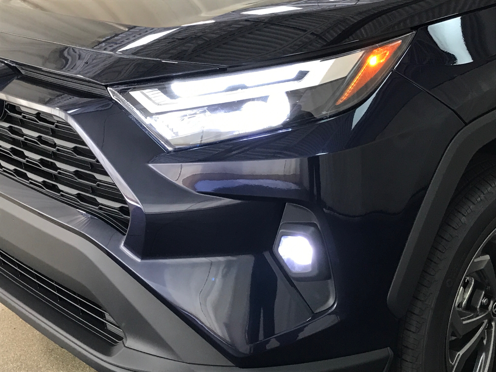 2024 Toyota RAV4 Hybrid XLE Premium 28