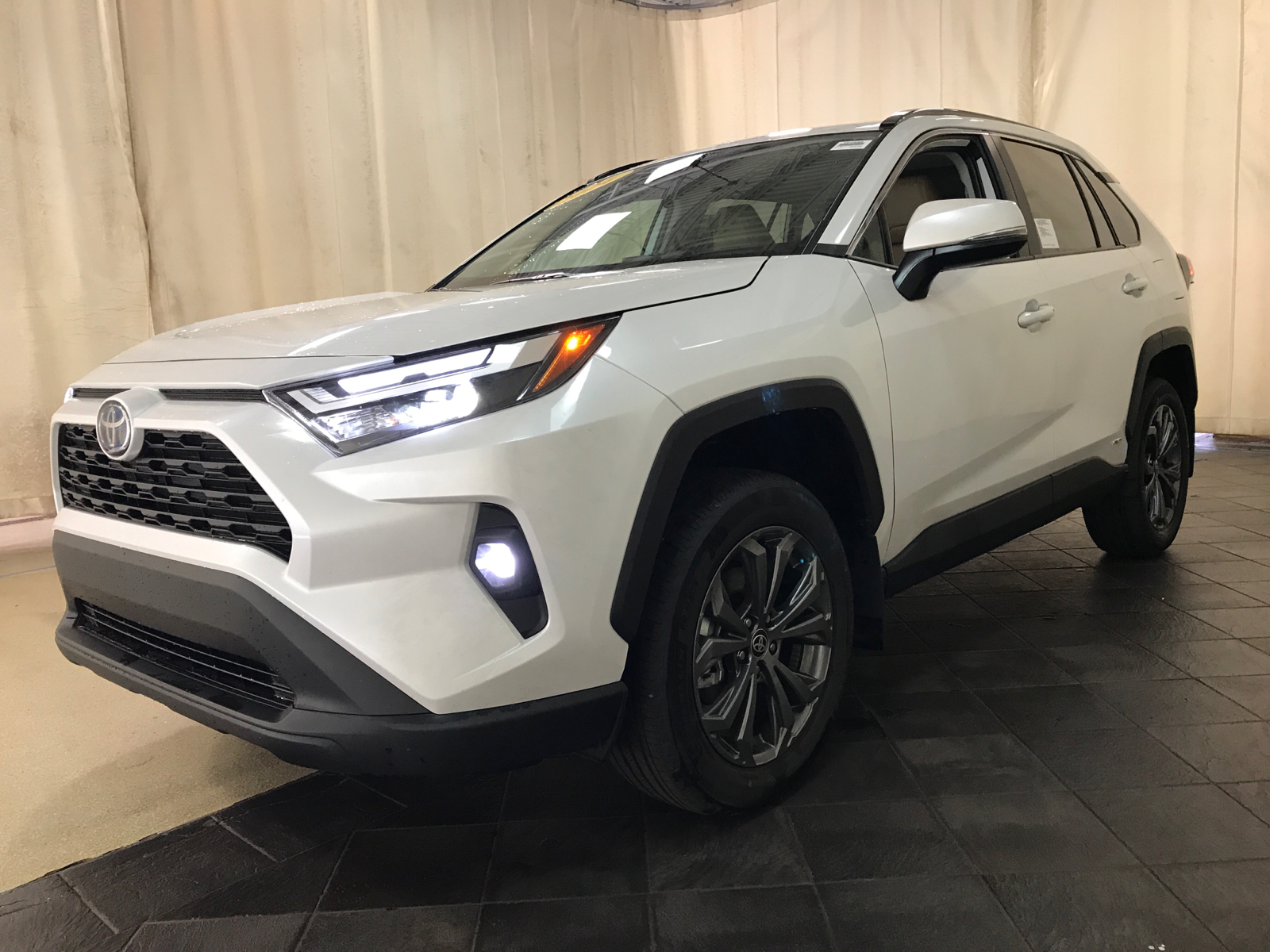 2024 Toyota RAV4 Hybrid XLE Premium 5