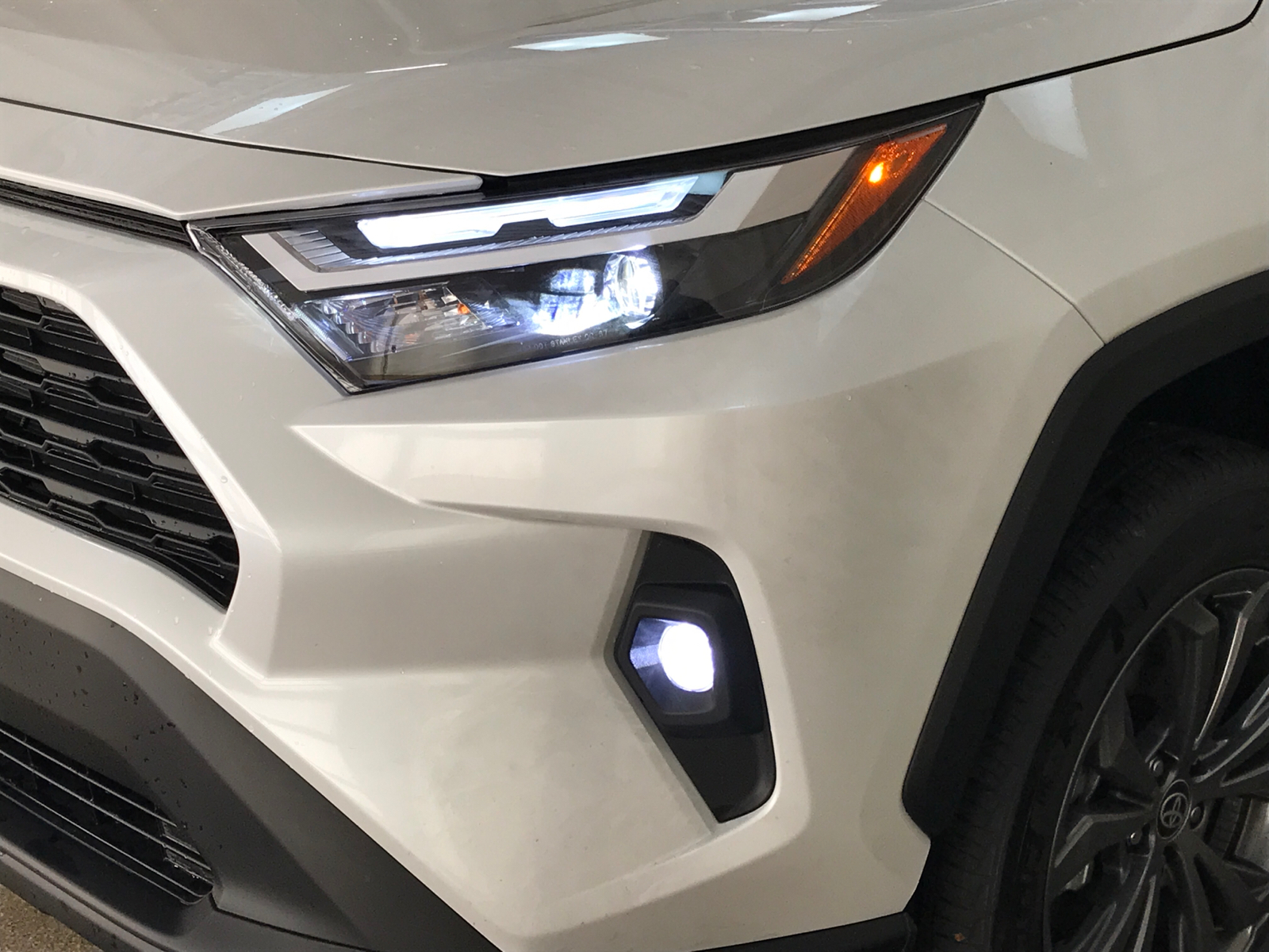 2024 Toyota RAV4 Hybrid XLE Premium 27