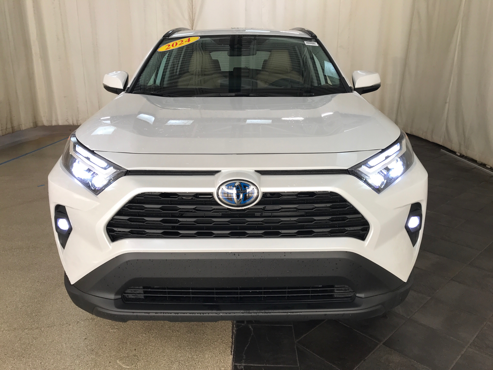 2024 Toyota RAV4 Hybrid XLE Premium 28