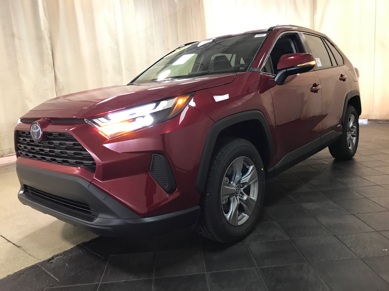 2024 Toyota RAV4 Hybrid XLE 5