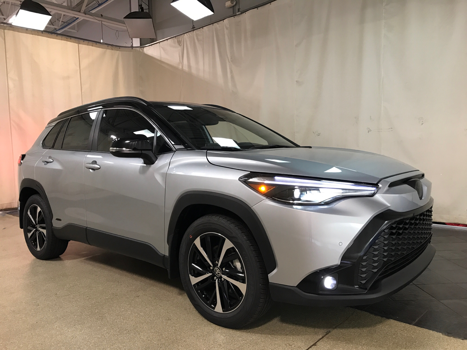 2024 Toyota Corolla Cross Hybrid XSE 1