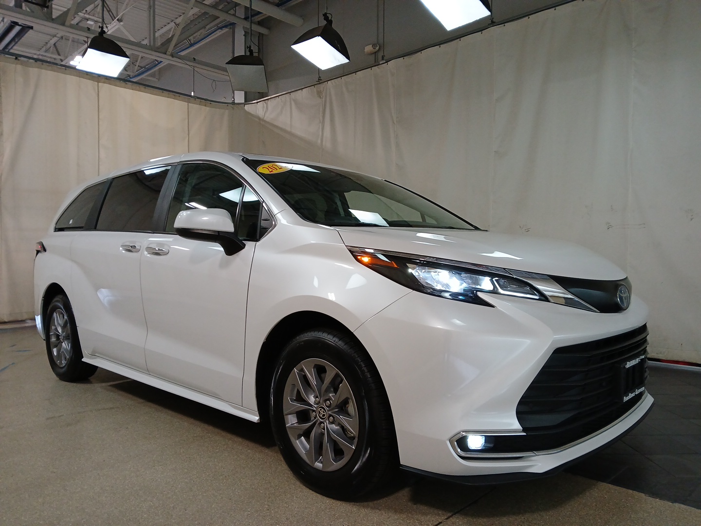 2024 Toyota Sienna XLE 1