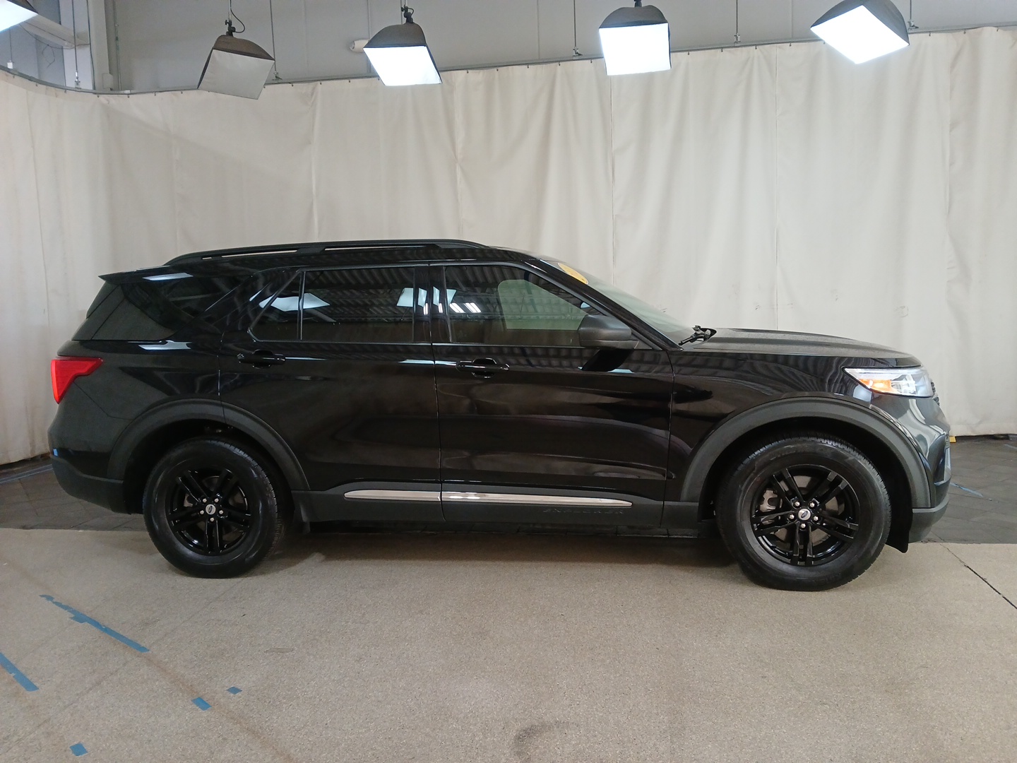 2021 Ford Explorer XLT 2