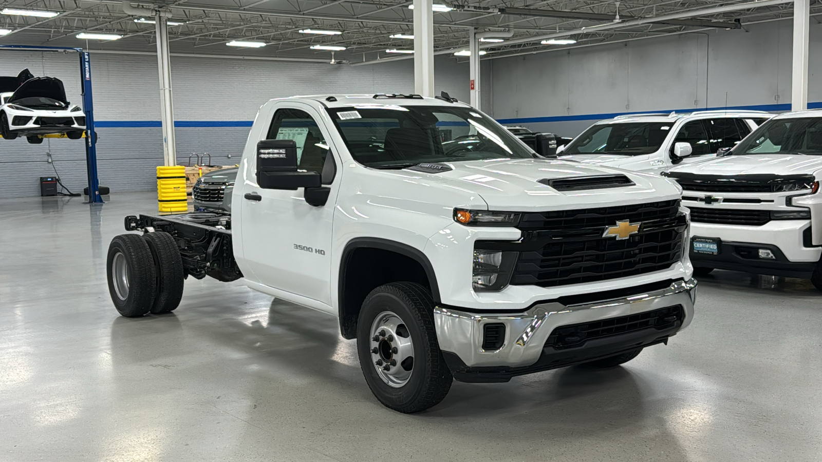 2025 Chevrolet Silverado 3500HD Work Truck 2