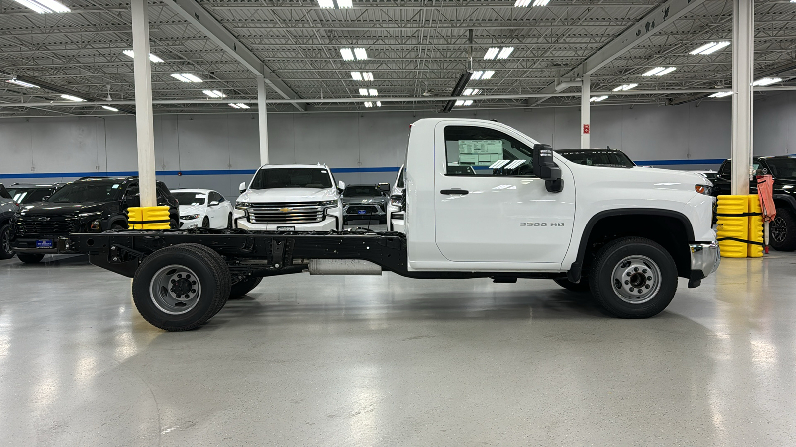 2025 Chevrolet Silverado 3500HD Work Truck 3