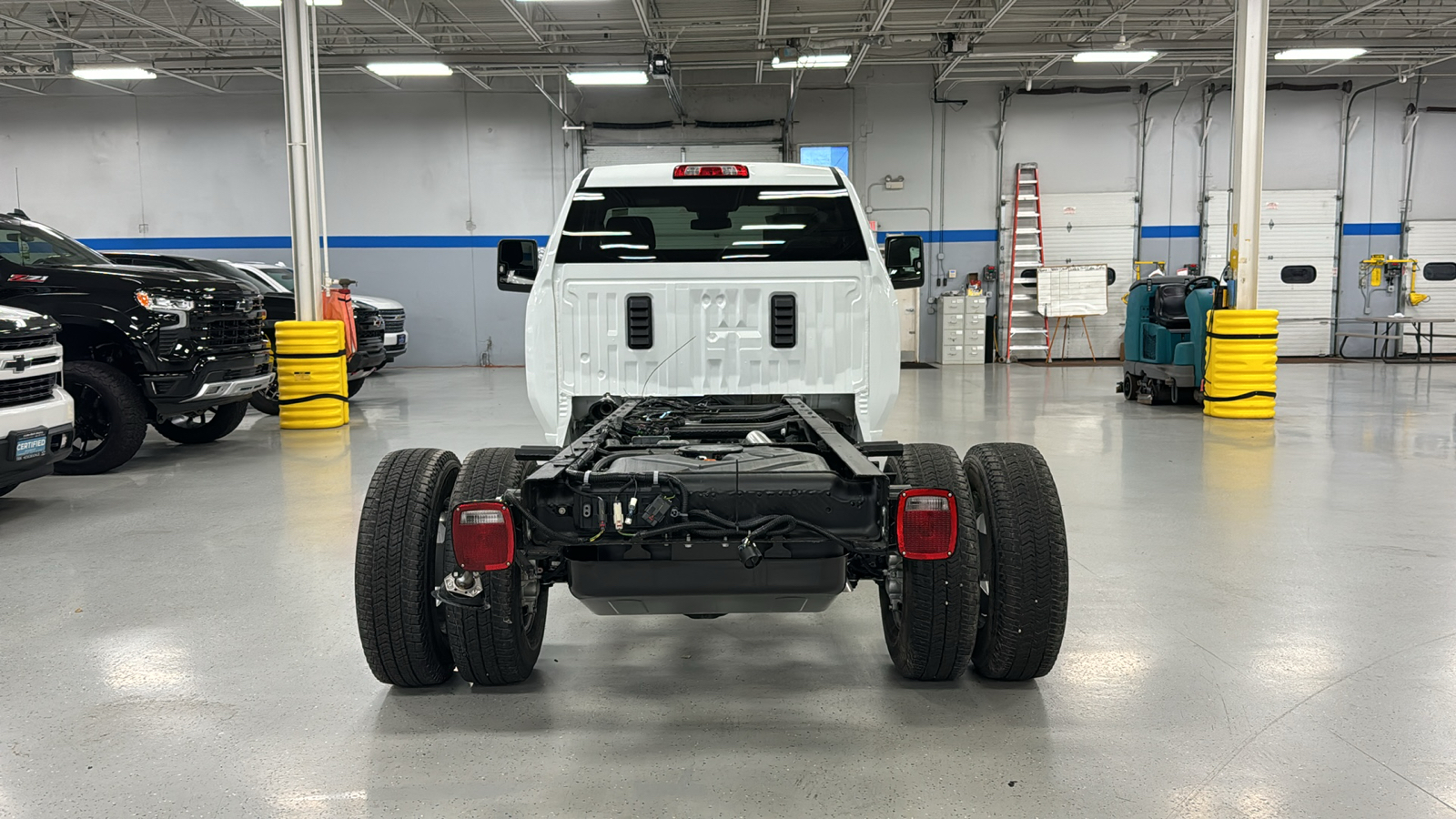 2025 Chevrolet Silverado 3500HD Work Truck 5