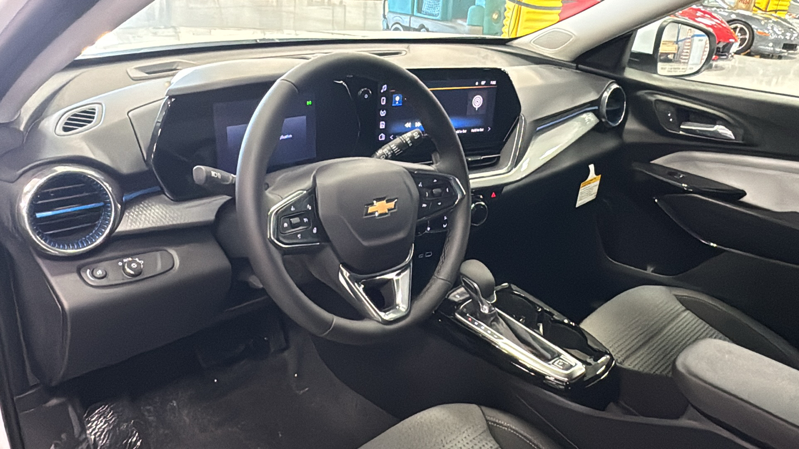 2025 Chevrolet Trax LT 9