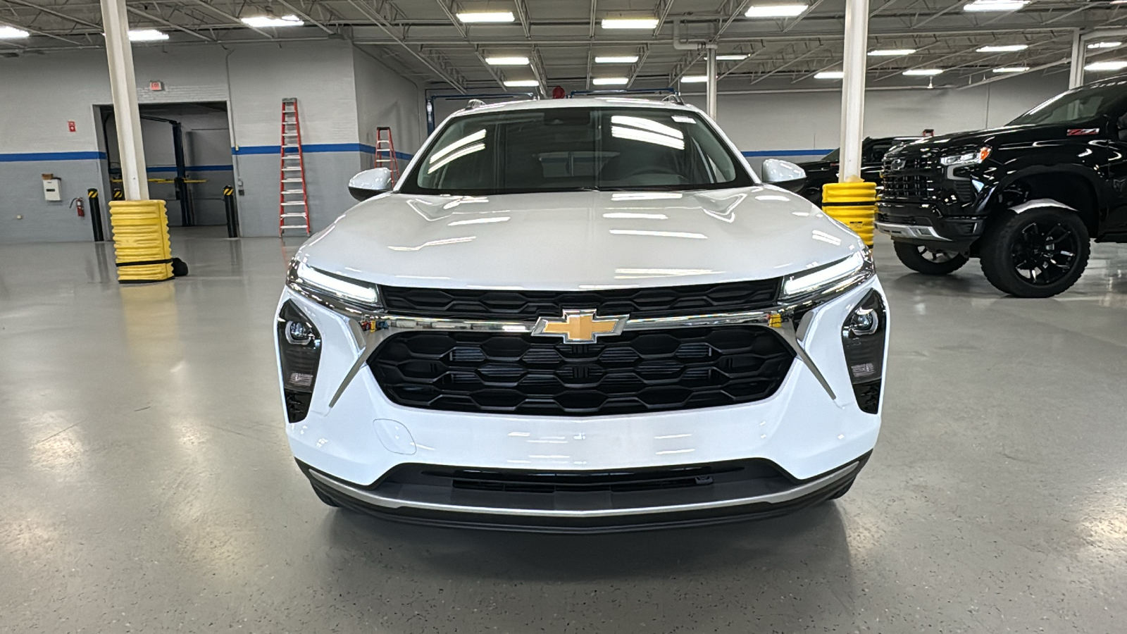 2025 Chevrolet Trax LT 18