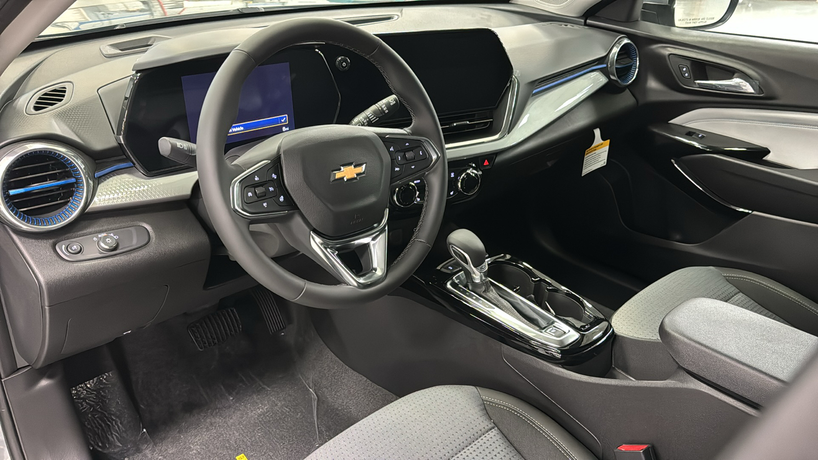 2025 Chevrolet Trax LT 8