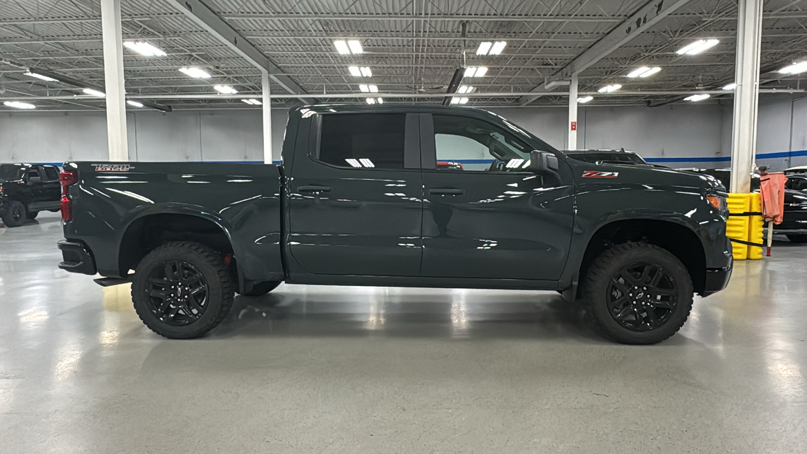 2025 Chevrolet Silverado 1500 Custom Trail Boss 3