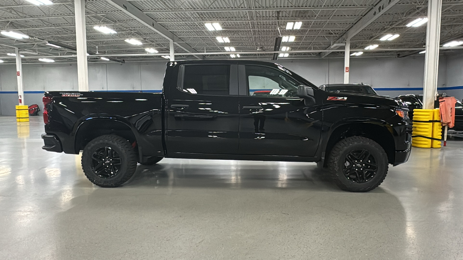 2025 Chevrolet Silverado 1500 Custom Trail Boss 3