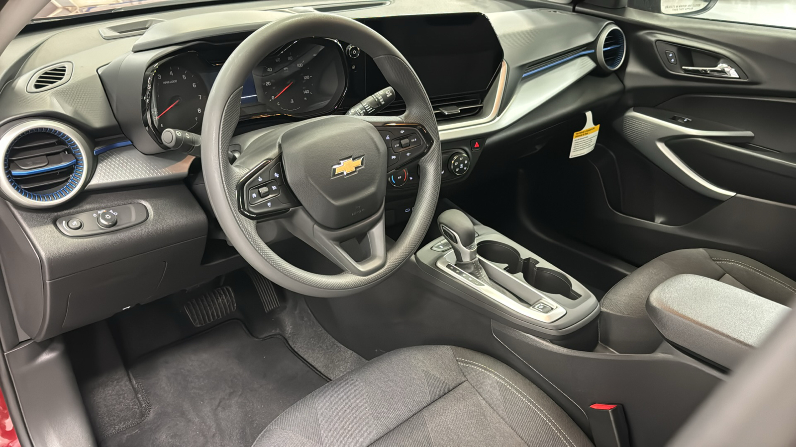 2025 Chevrolet Trax LS 8