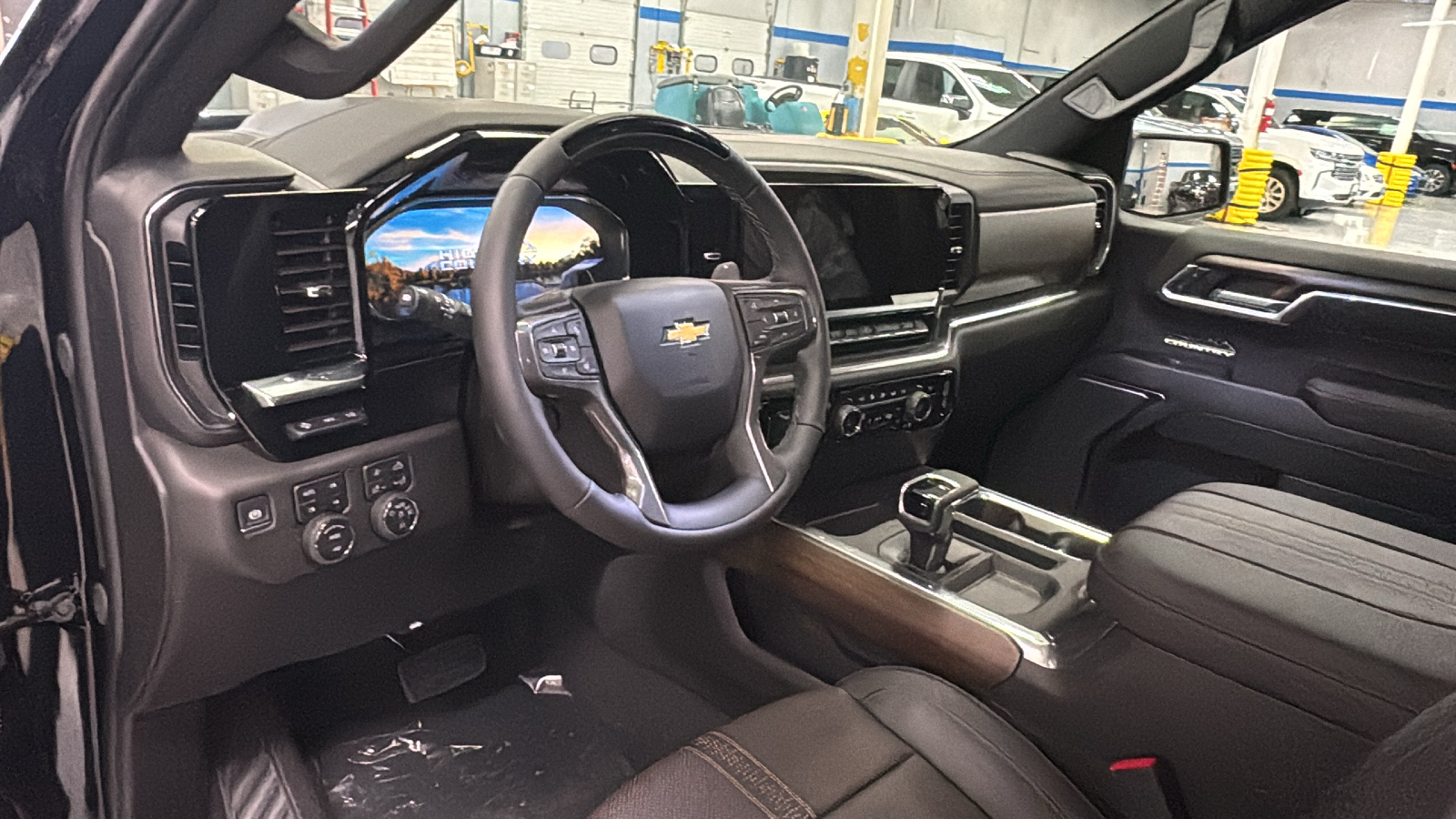 2025 Chevrolet Silverado 1500 High Country 11