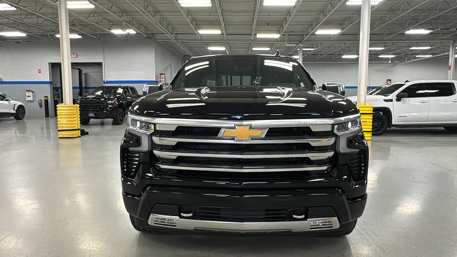 2025 Chevrolet Silverado 1500 High Country 24