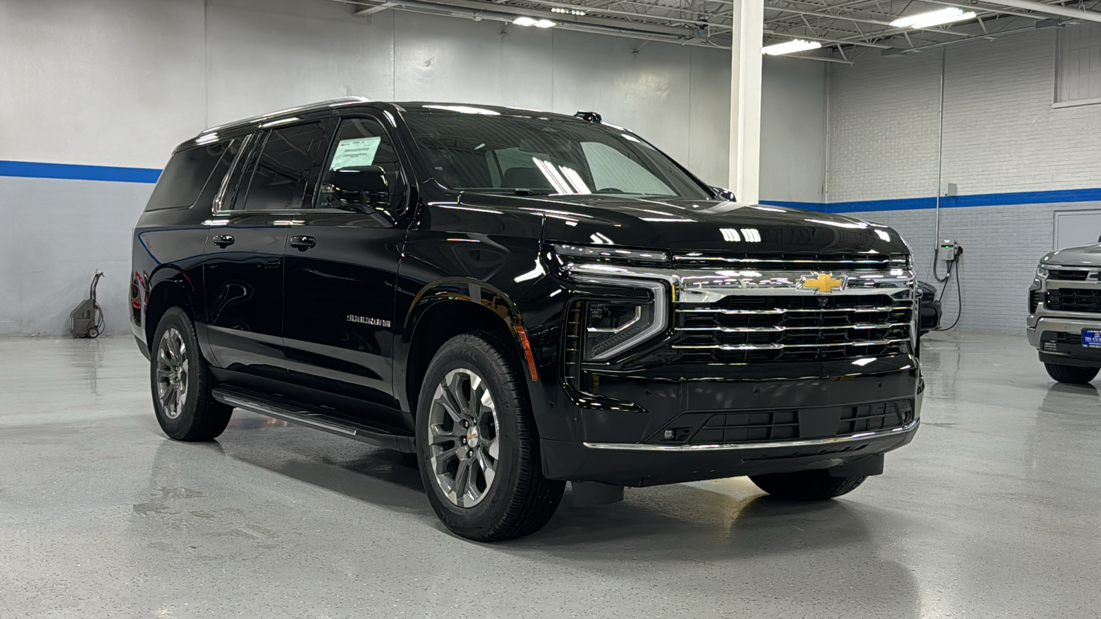 2025 Chevrolet Suburban LT 1