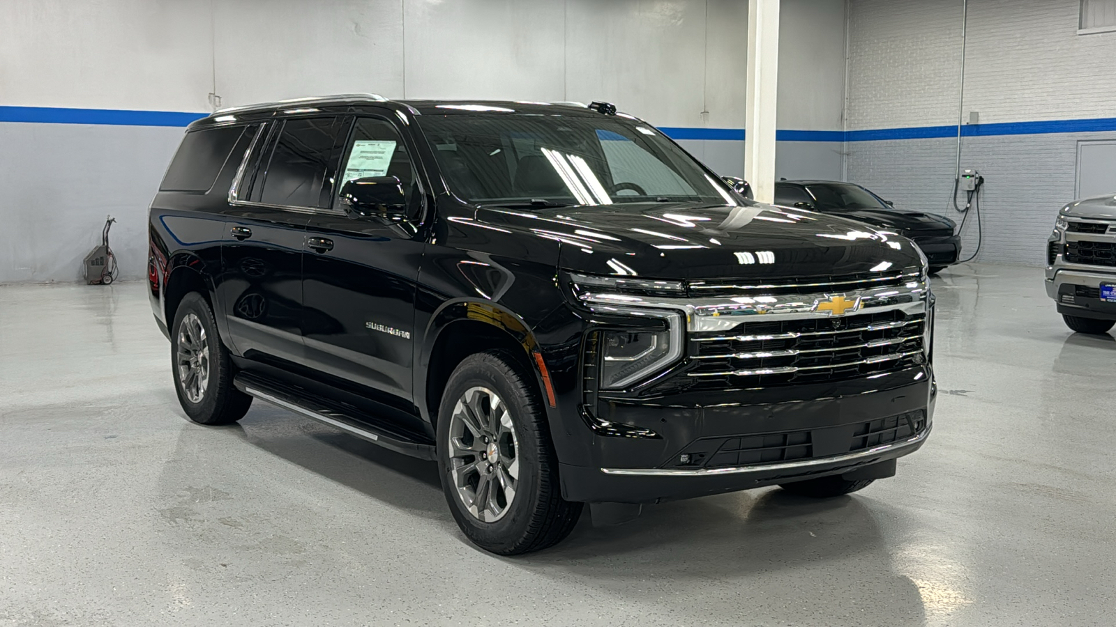 2025 Chevrolet Suburban LT 2