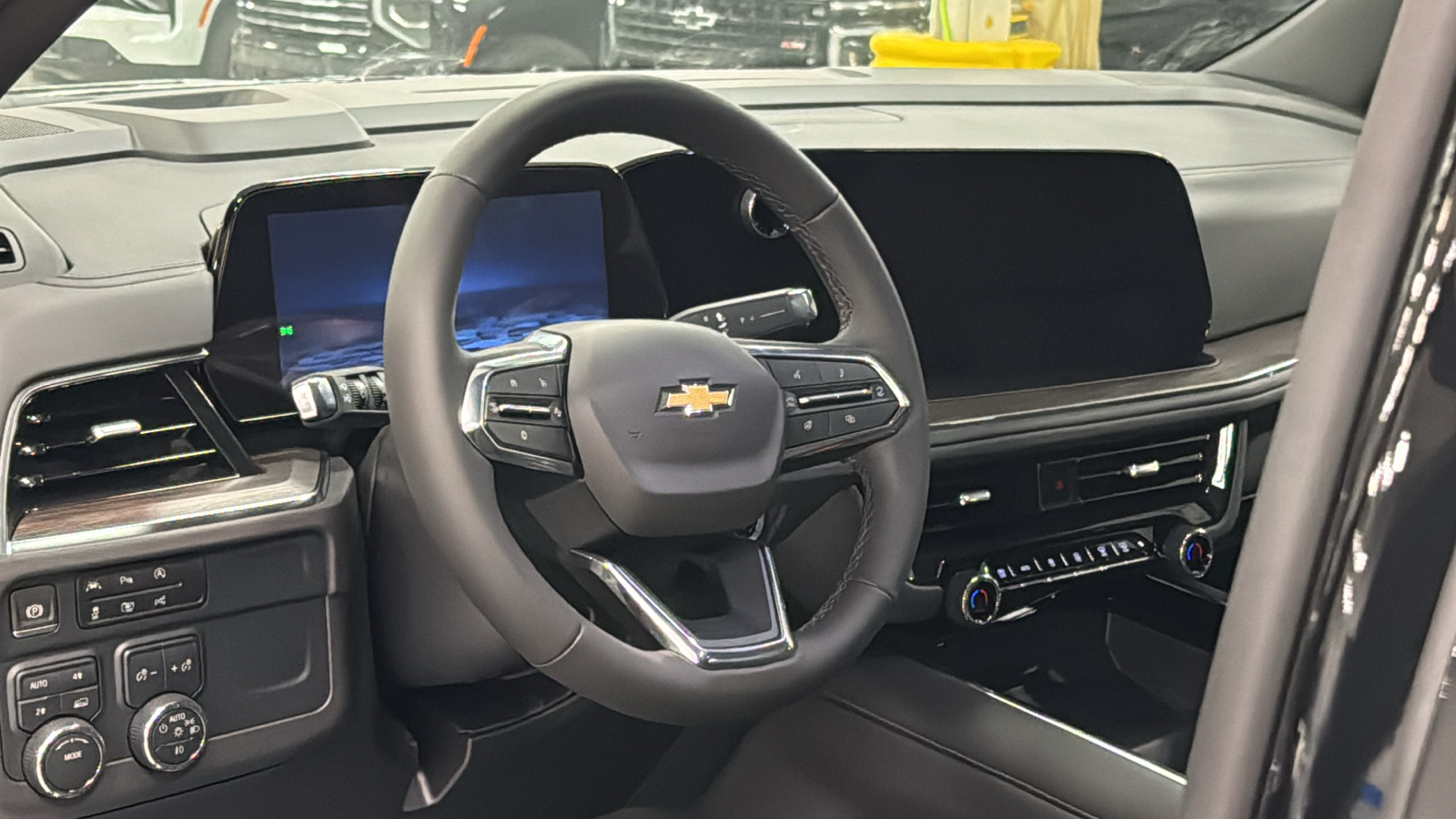 2025 Chevrolet Suburban LT 9