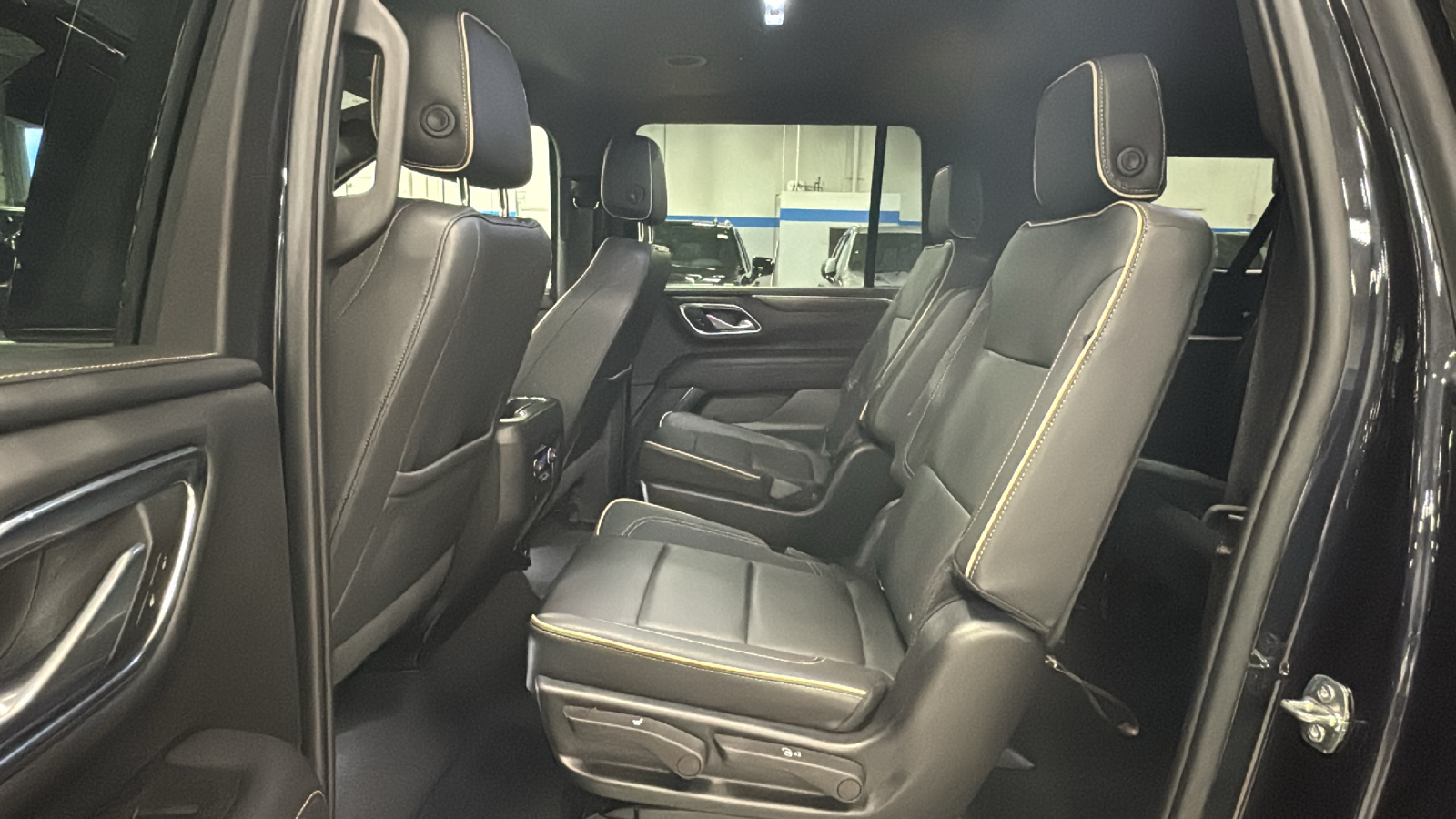 2022 Chevrolet Suburban Premier 16