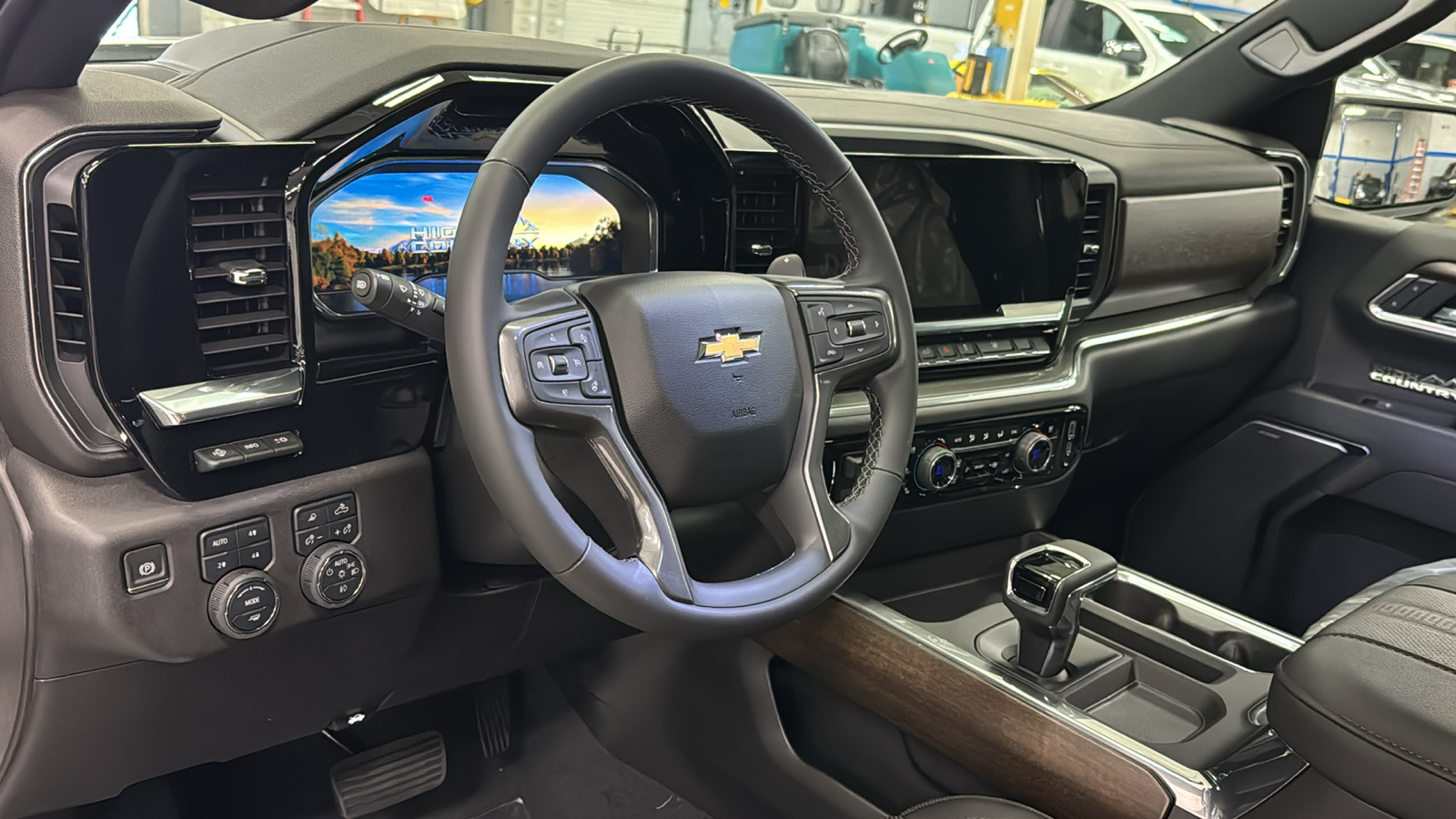 2025 Chevrolet Silverado 1500 High Country 12