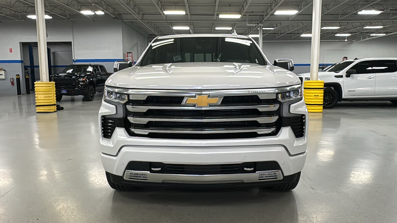 2025 Chevrolet Silverado 1500 High Country 24