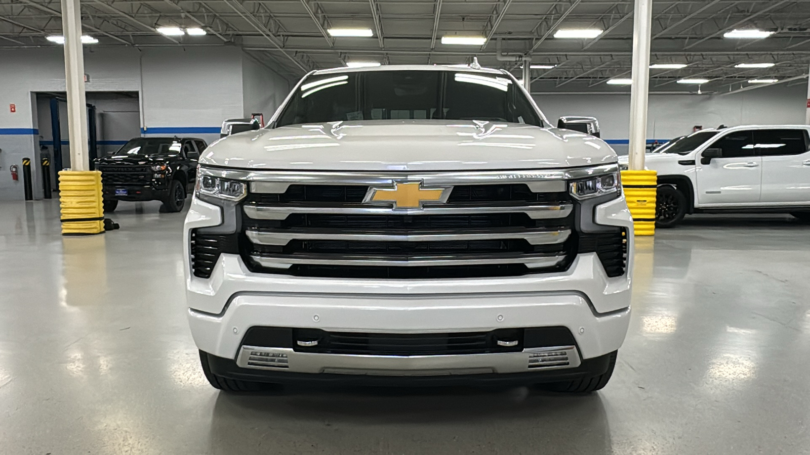 2025 Chevrolet Silverado 1500 High Country 25