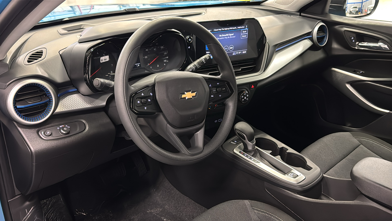 2025 Chevrolet Trax LS 11