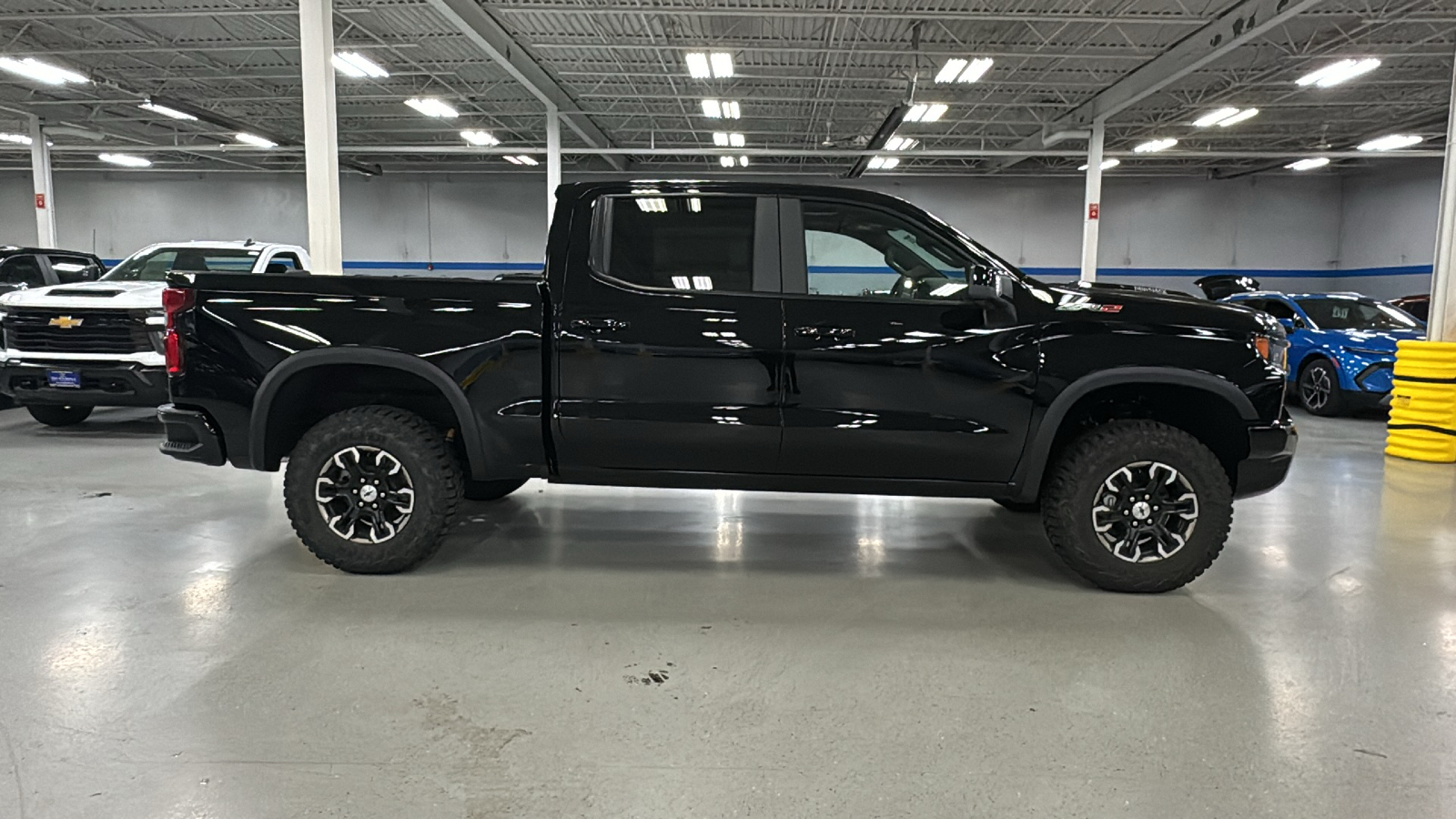 2025 Chevrolet Silverado 1500 ZR2 4