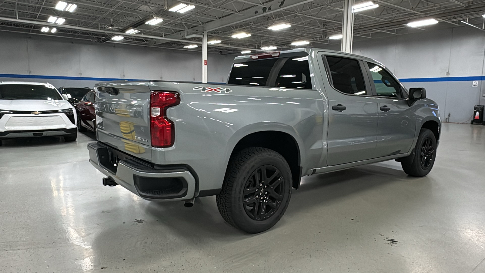 2025 Chevrolet Silverado 1500 Custom 4