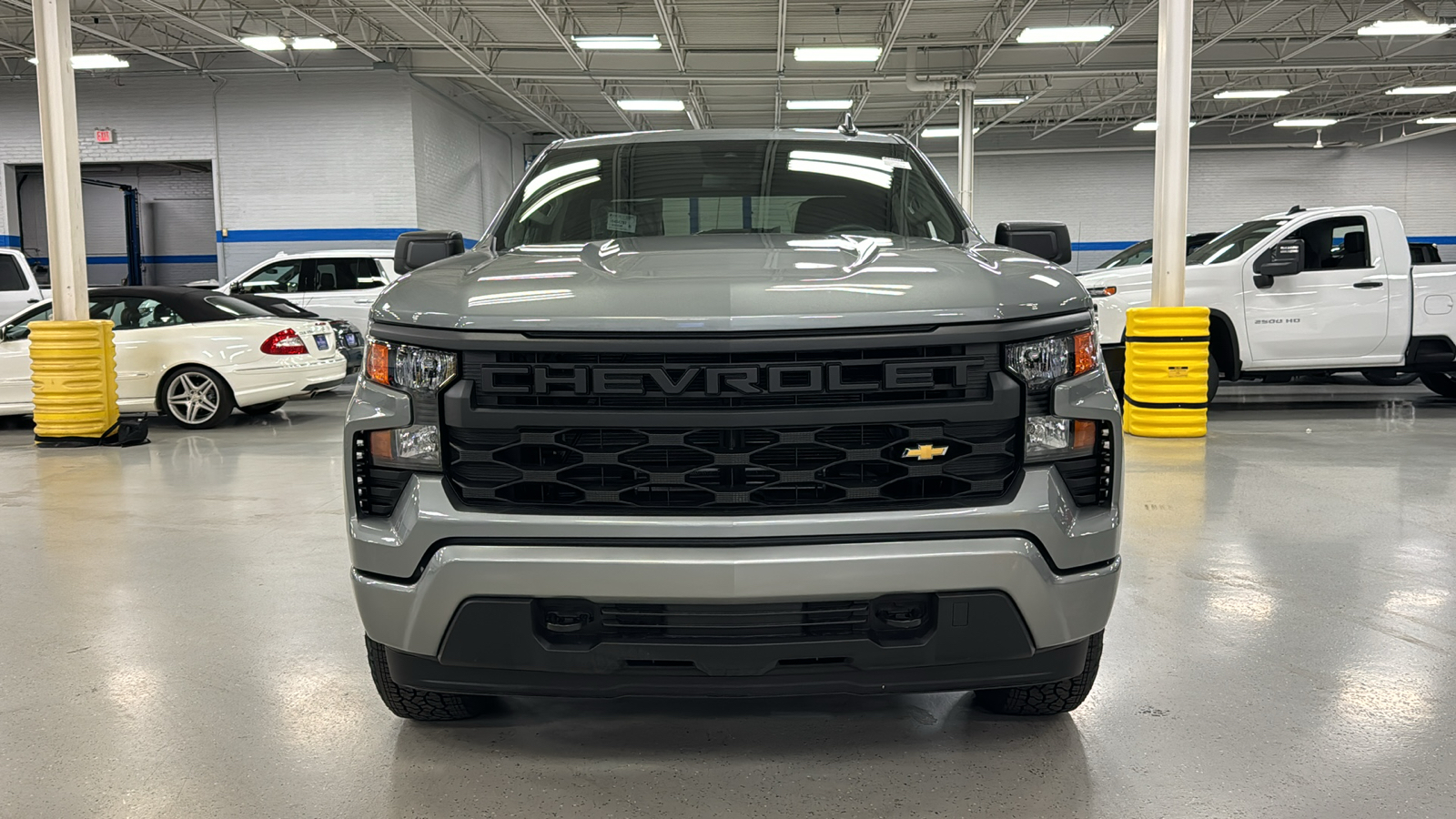 2025 Chevrolet Silverado 1500 Custom 17