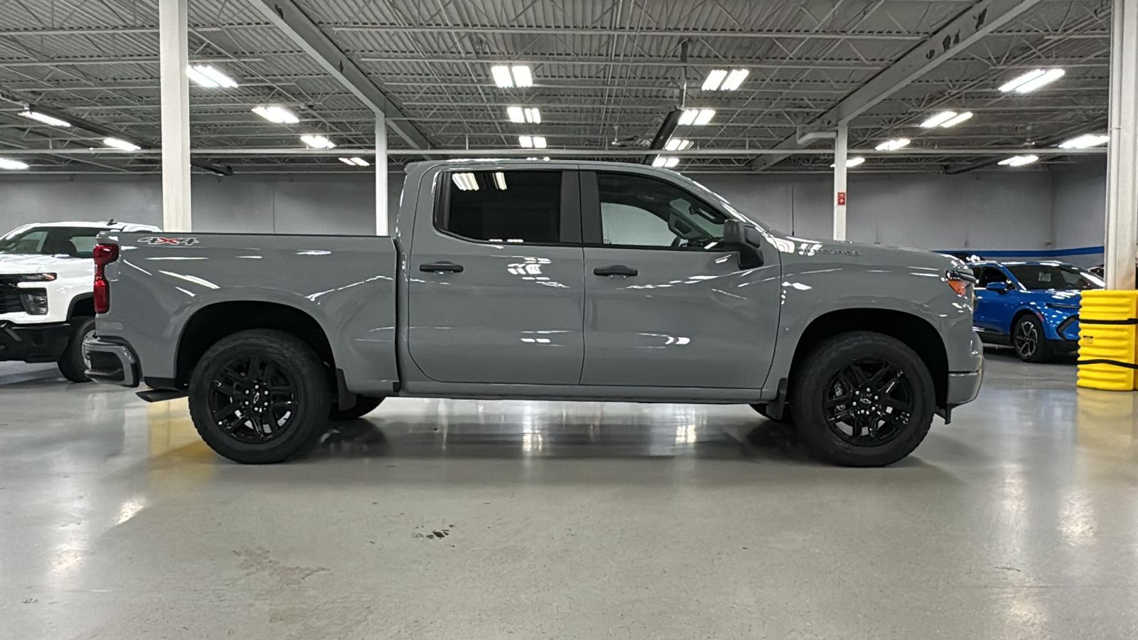 2025 Chevrolet Silverado 1500 Custom 3