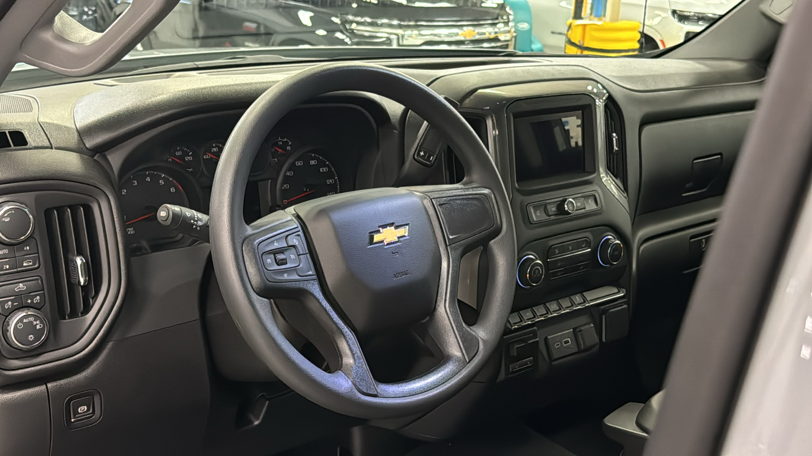 2025 Chevrolet Silverado 1500 Custom 8