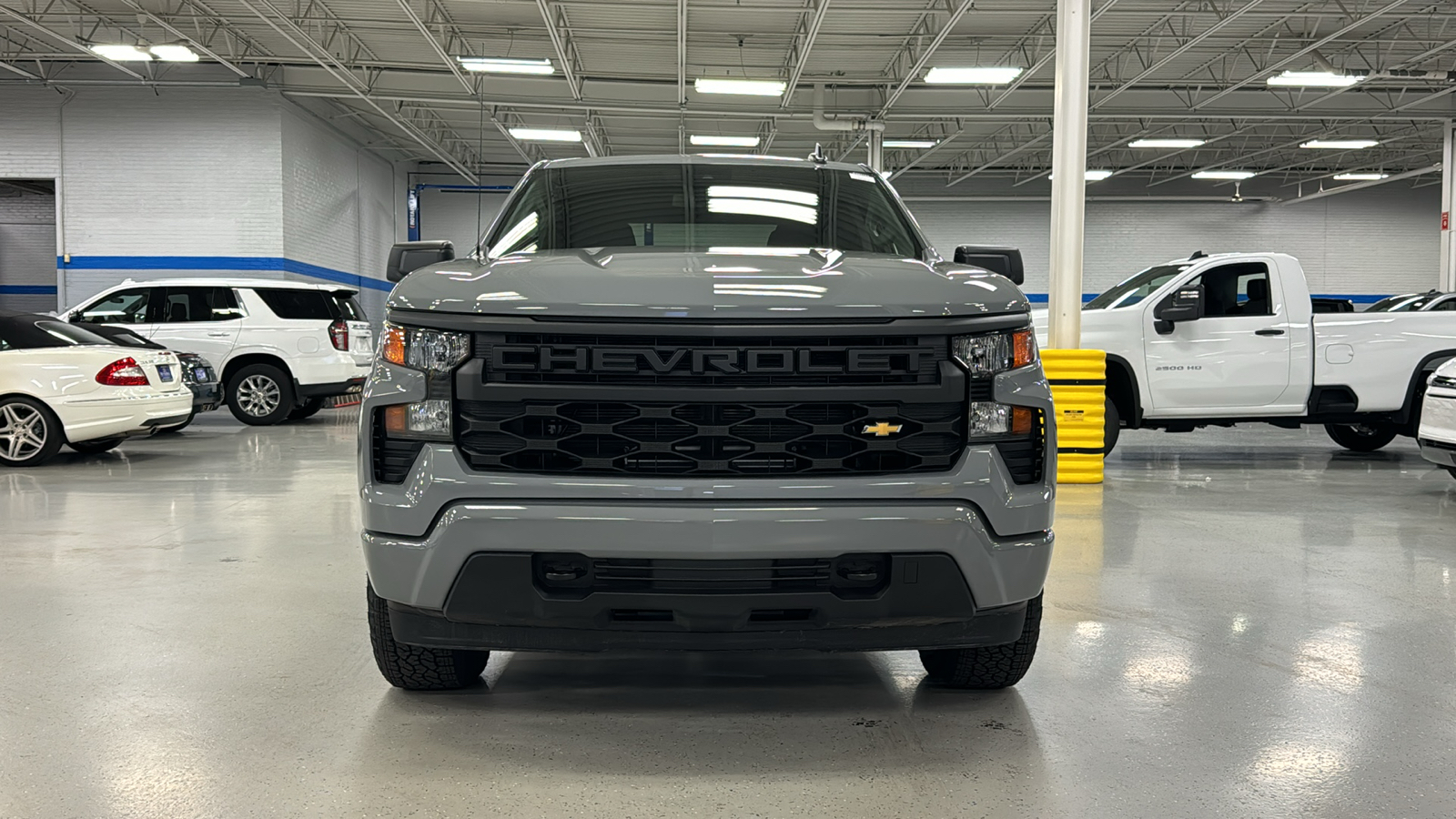 2025 Chevrolet Silverado 1500 Custom 17