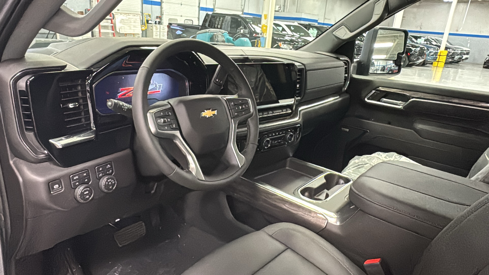 2025 Chevrolet Silverado 2500HD LTZ 8