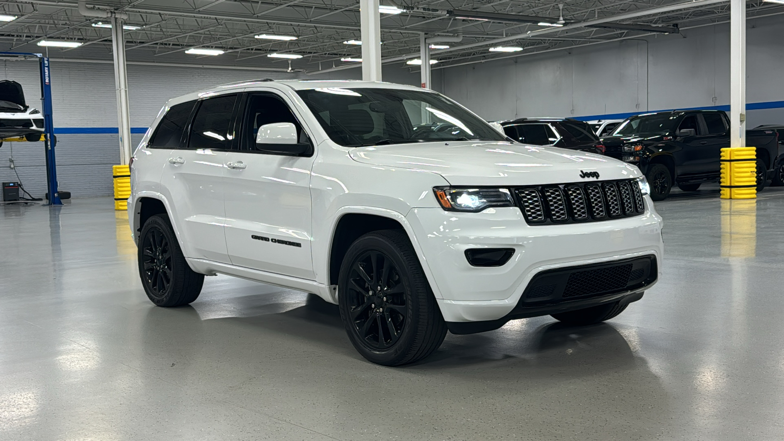 2020 Jeep Grand Cherokee Altitude 1