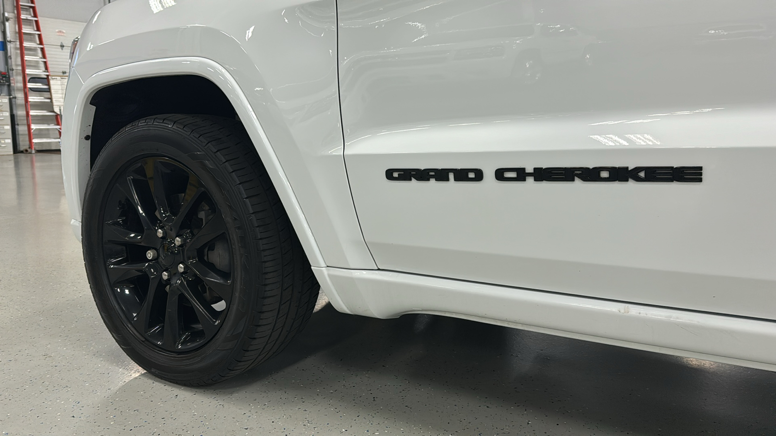 2020 Jeep Grand Cherokee Altitude 17