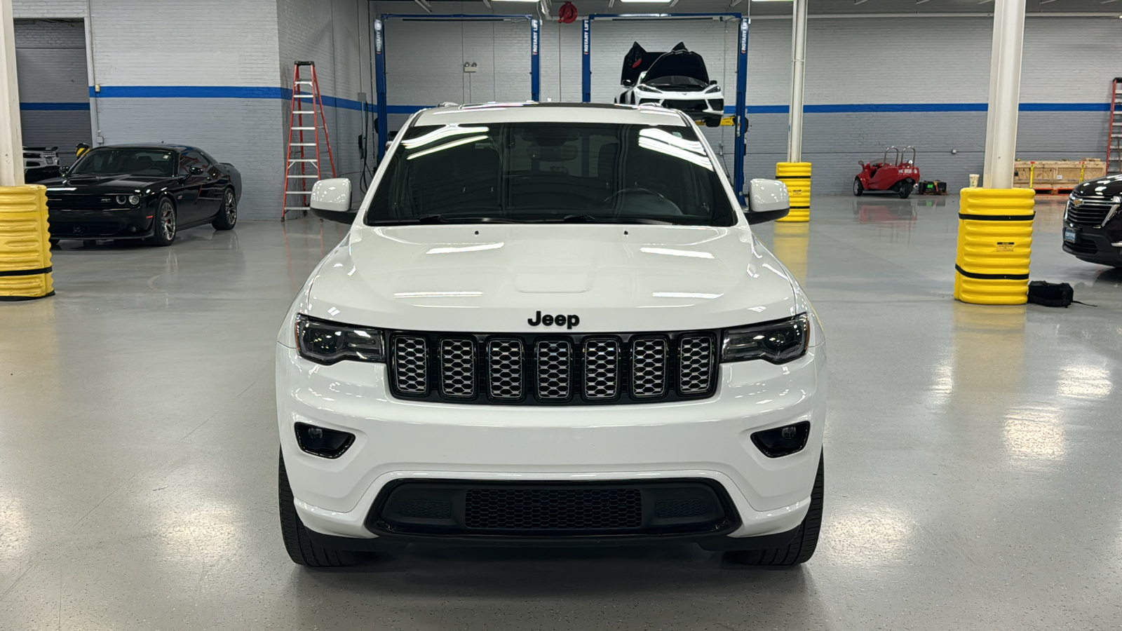 2020 Jeep Grand Cherokee Altitude 19