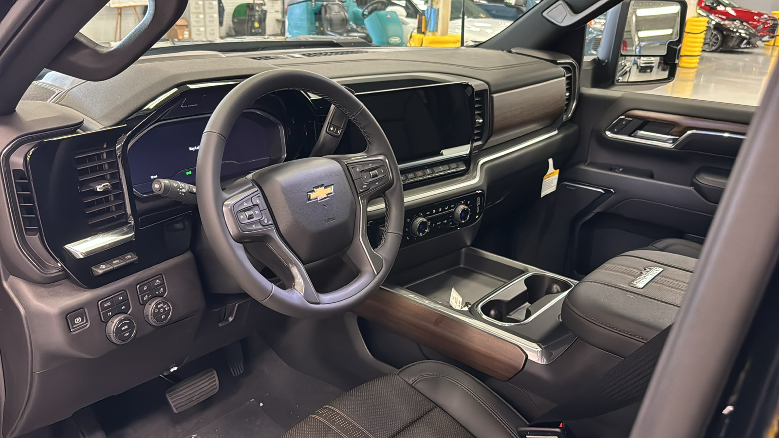 2024 Chevrolet Silverado 2500HD High Country 8