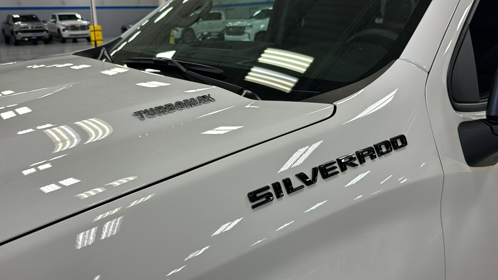 2024 Chevrolet Silverado 1500 Custom 18