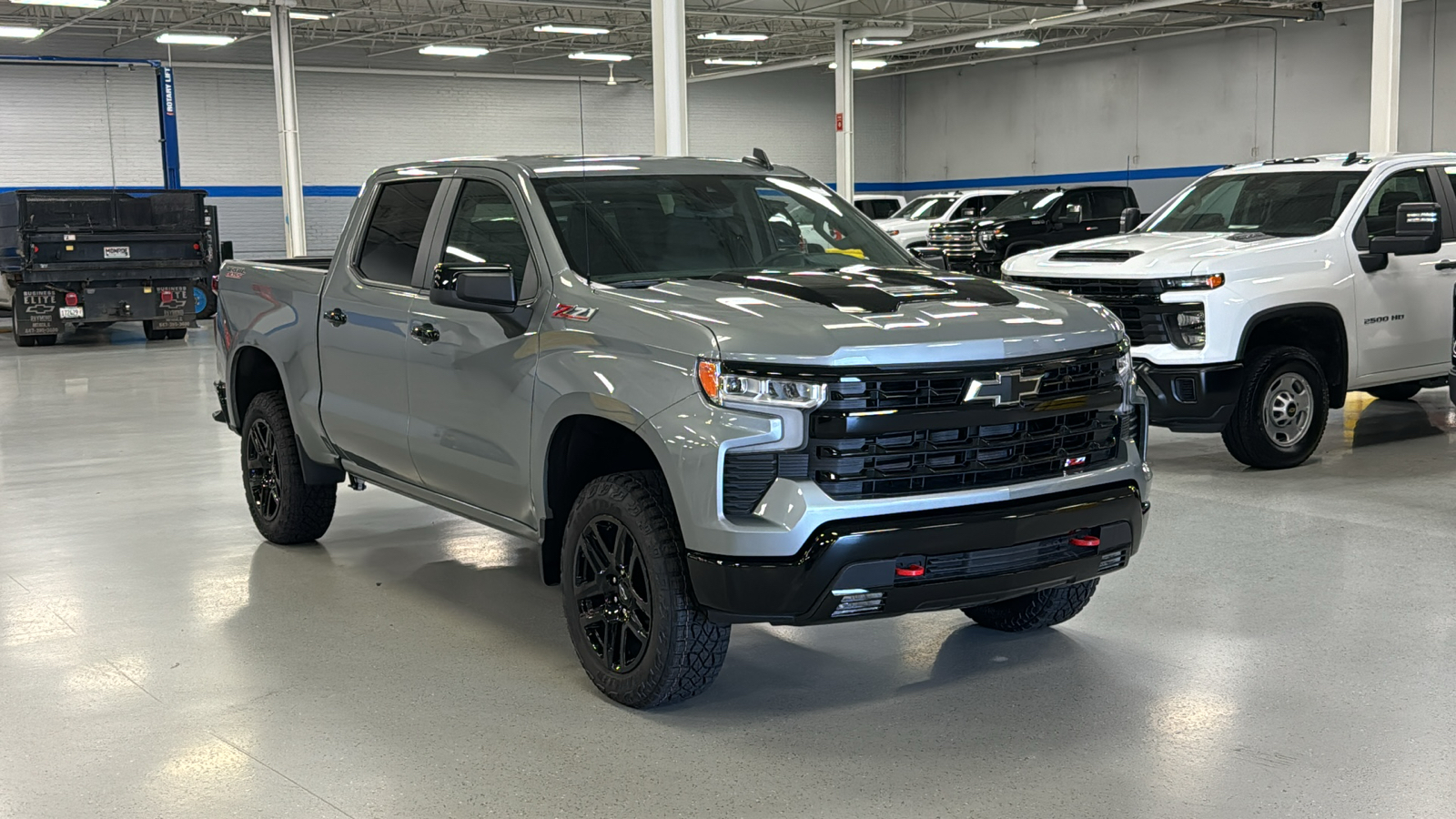 2024 Chevrolet Silverado 1500 LT Trail Boss 2