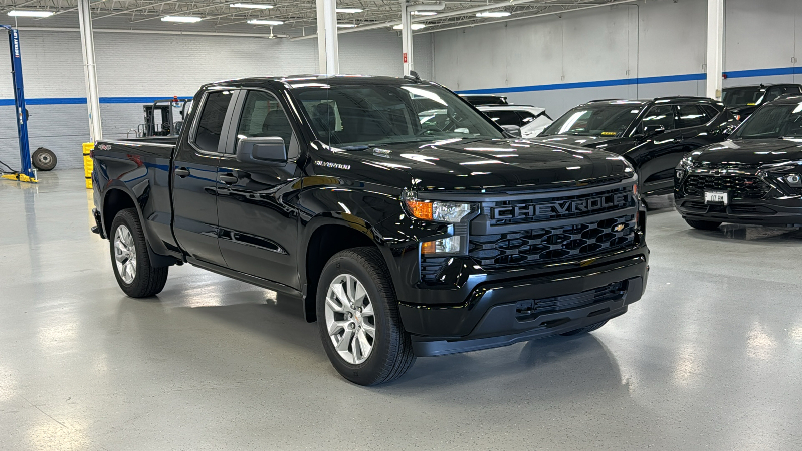 2024 Chevrolet Silverado 1500 Custom 2