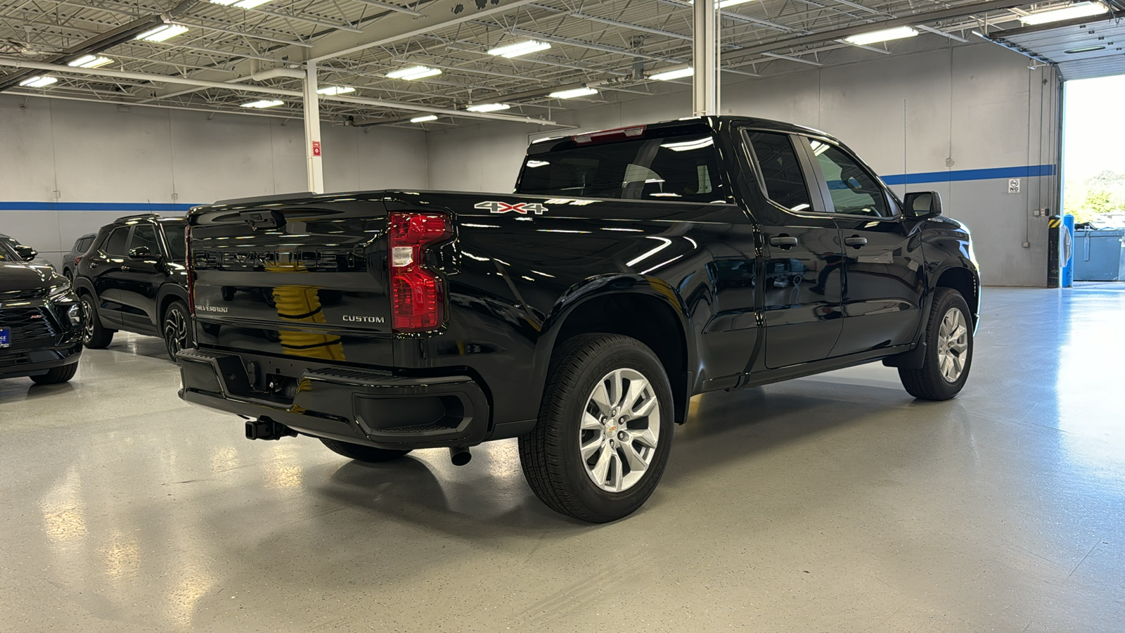 2024 Chevrolet Silverado 1500 Custom 4