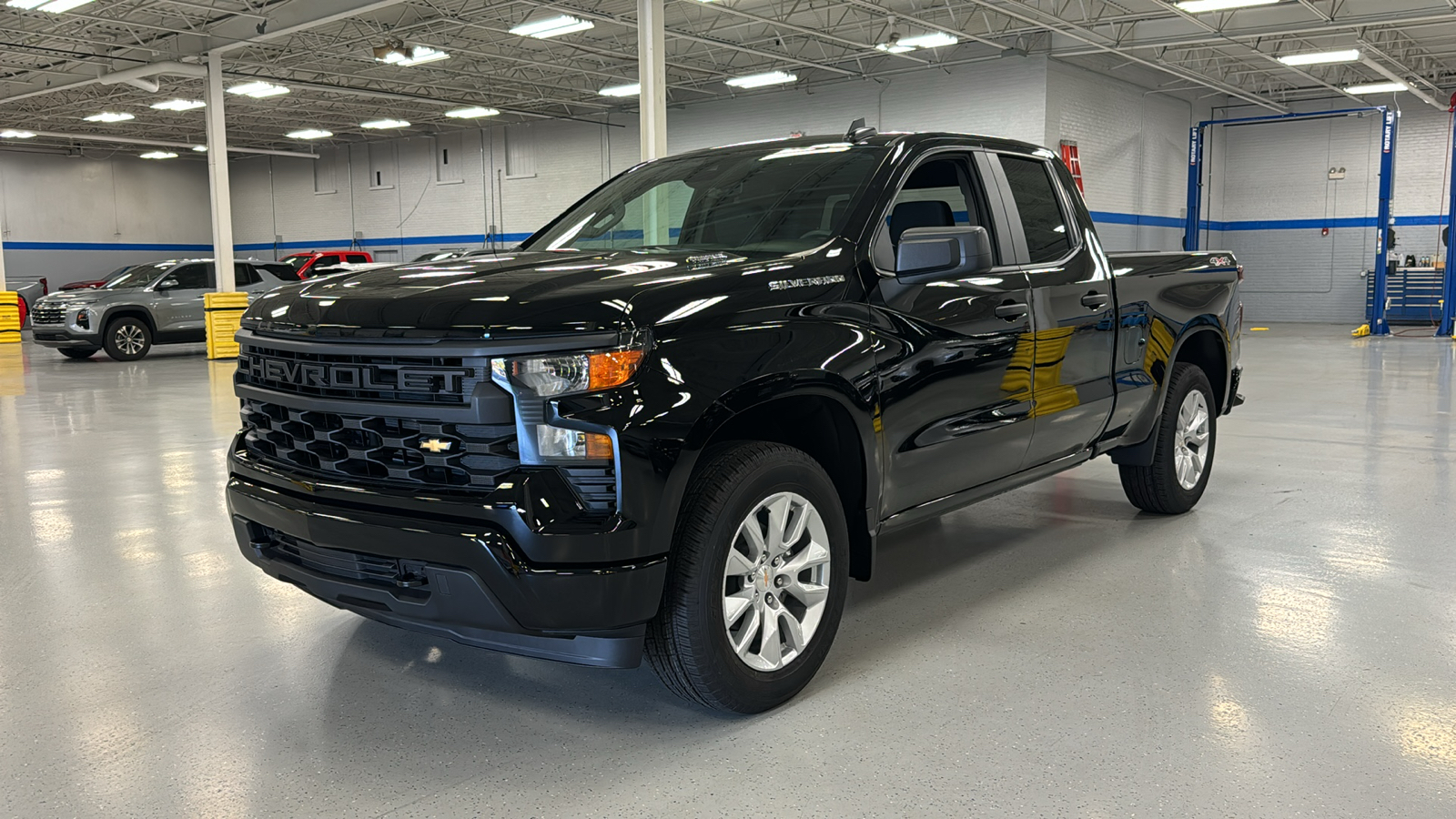 2024 Chevrolet Silverado 1500 Custom 18