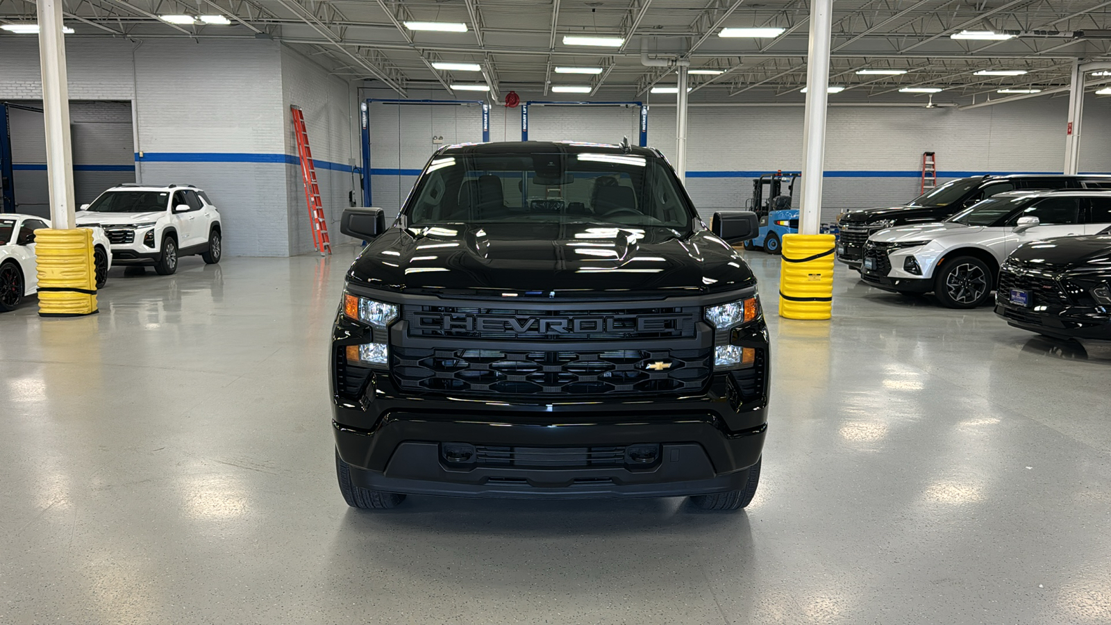 2024 Chevrolet Silverado 1500 Custom 19